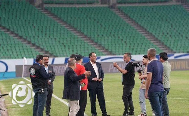 تفقد وفد وزارة الشباب ملعب البصرة قبل مباراة الكويت في تصفيات المونديال