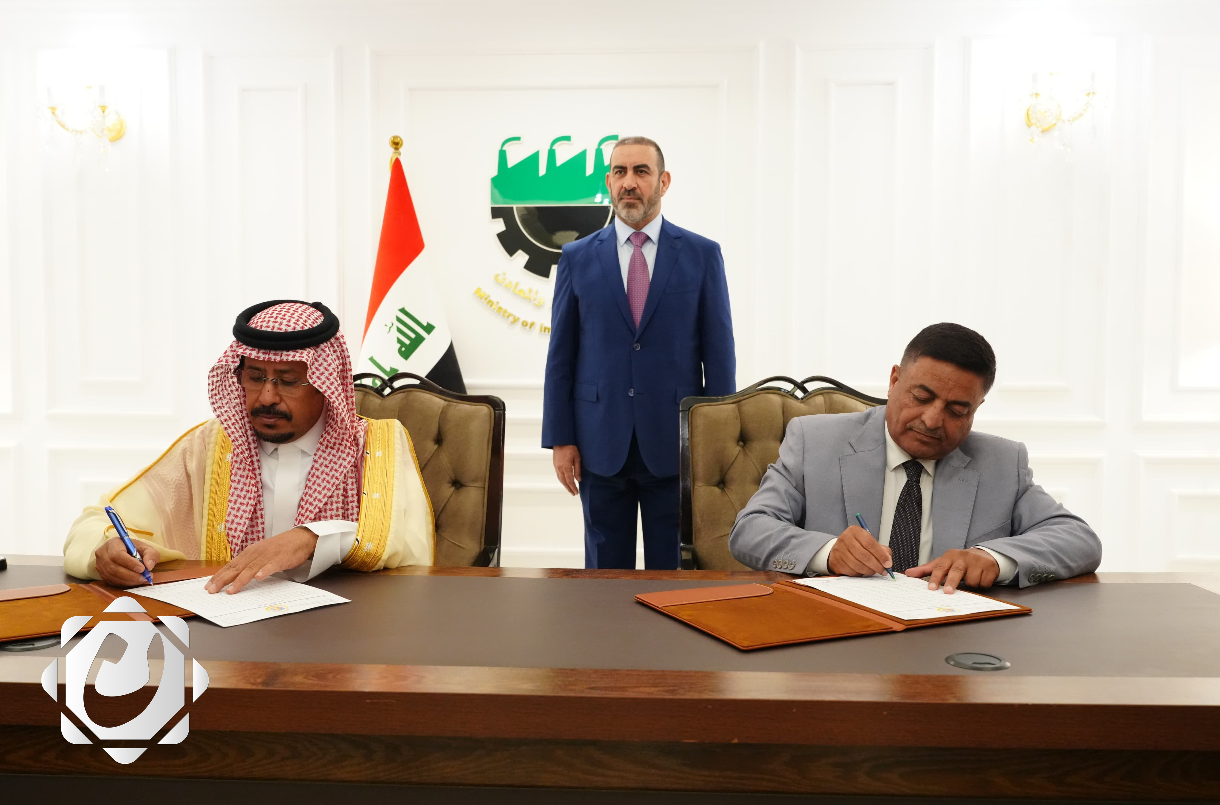 توقيع اتفاقية تاريخية بين العراق والسعودية لإنشاء أكبر مجمع صناعي لمشاريع السليكا في الأنبار