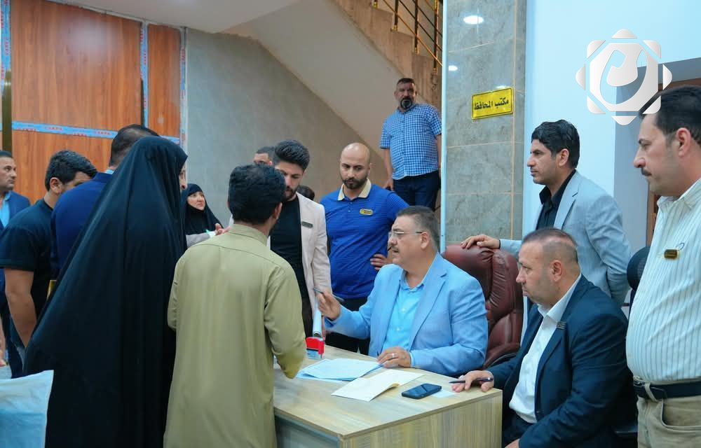 مدير مكتب محافظ البصرة يواصل استقبال المواطنين لتعزيز الخدمات