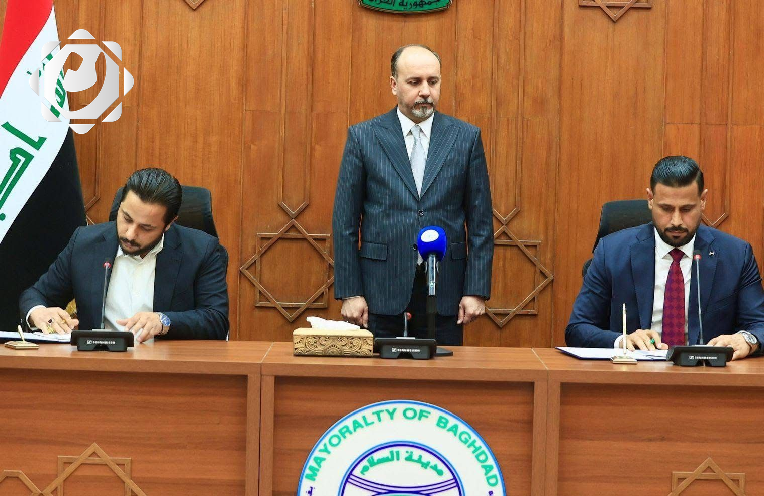 أمين بغداد يوقع أول عقد لجمع النفايات الصلبة في الكرادة