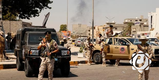 طرابلس تحت وطأة الاشتباكات العسكرية: توقف حركة الطيران وتعليق الدراسة