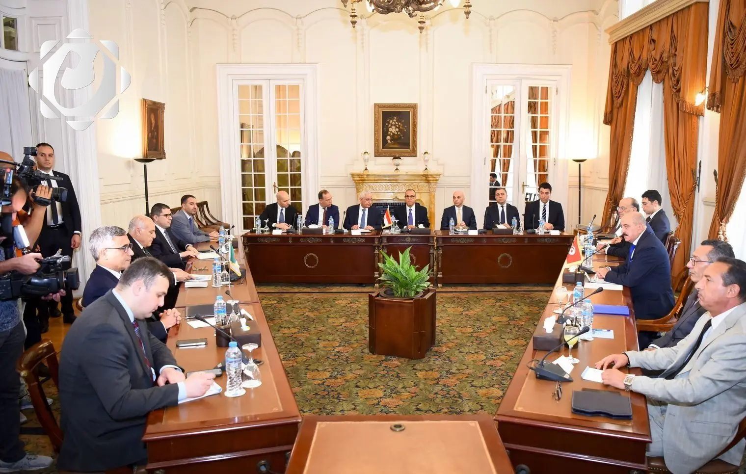 اجتماع وزراء خارجية مصر وتونس والجزائر في القاهرة: دعوة لحل الأزمة الليبية