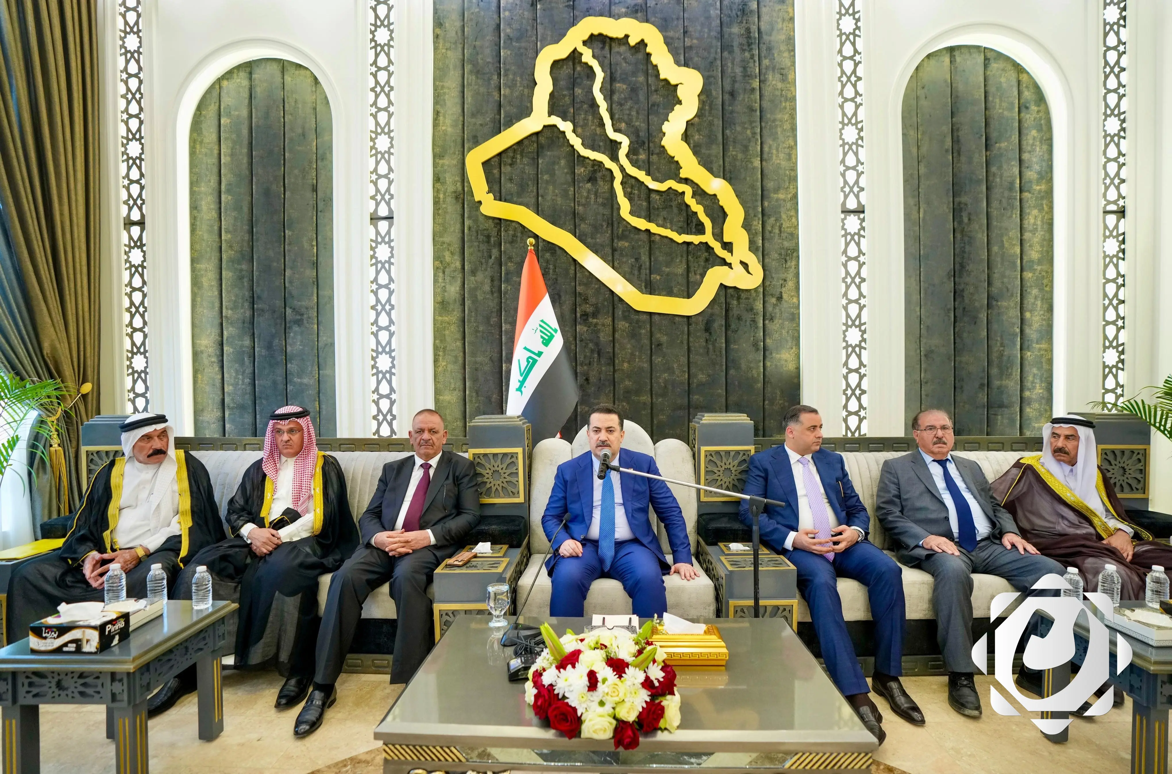 رئيس الوزراء يؤكد أهمية مصلحة العراق ودعم المرجعية الدينية