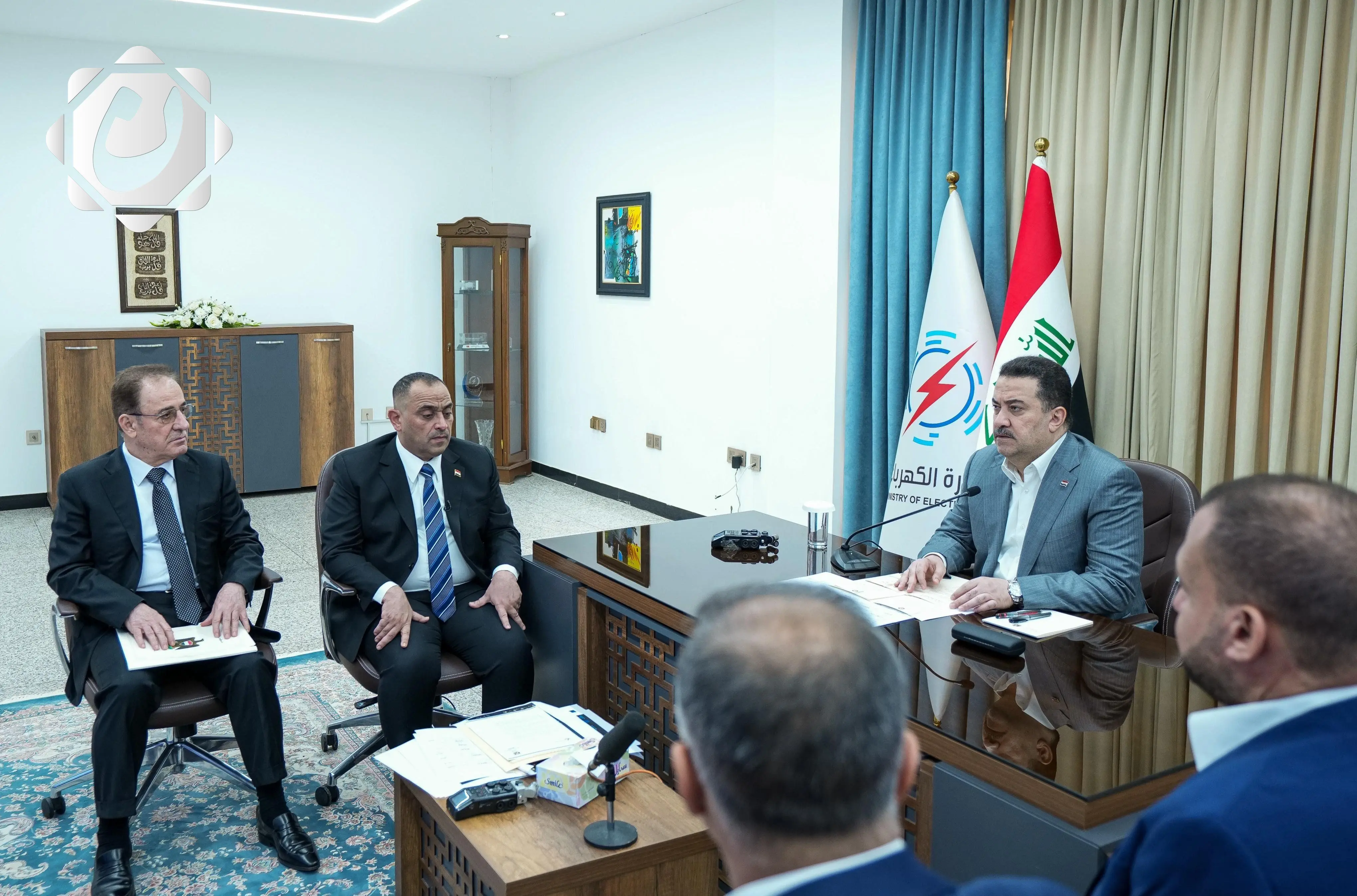 رئيس الوزراء يعلن عن قرب تنفيذ خطوط ربط الجهد الفائق بين الفرات الأوسط وميسان وواسط