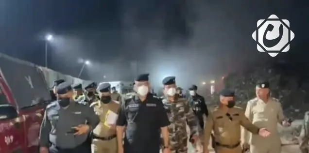 إخماد حريق في مخازن معمل المطاط بالديوانية