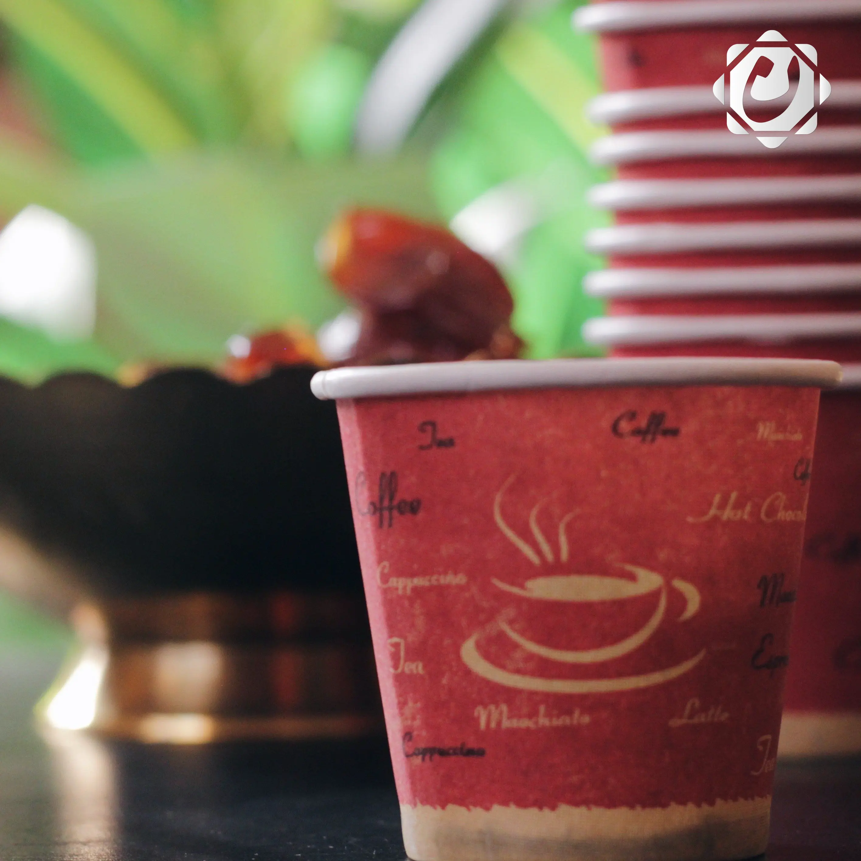 الجسيمات البلاستيكية الدقيقة: تهديد خفي يتسلل إلى أجسامنا عبر المشروبات