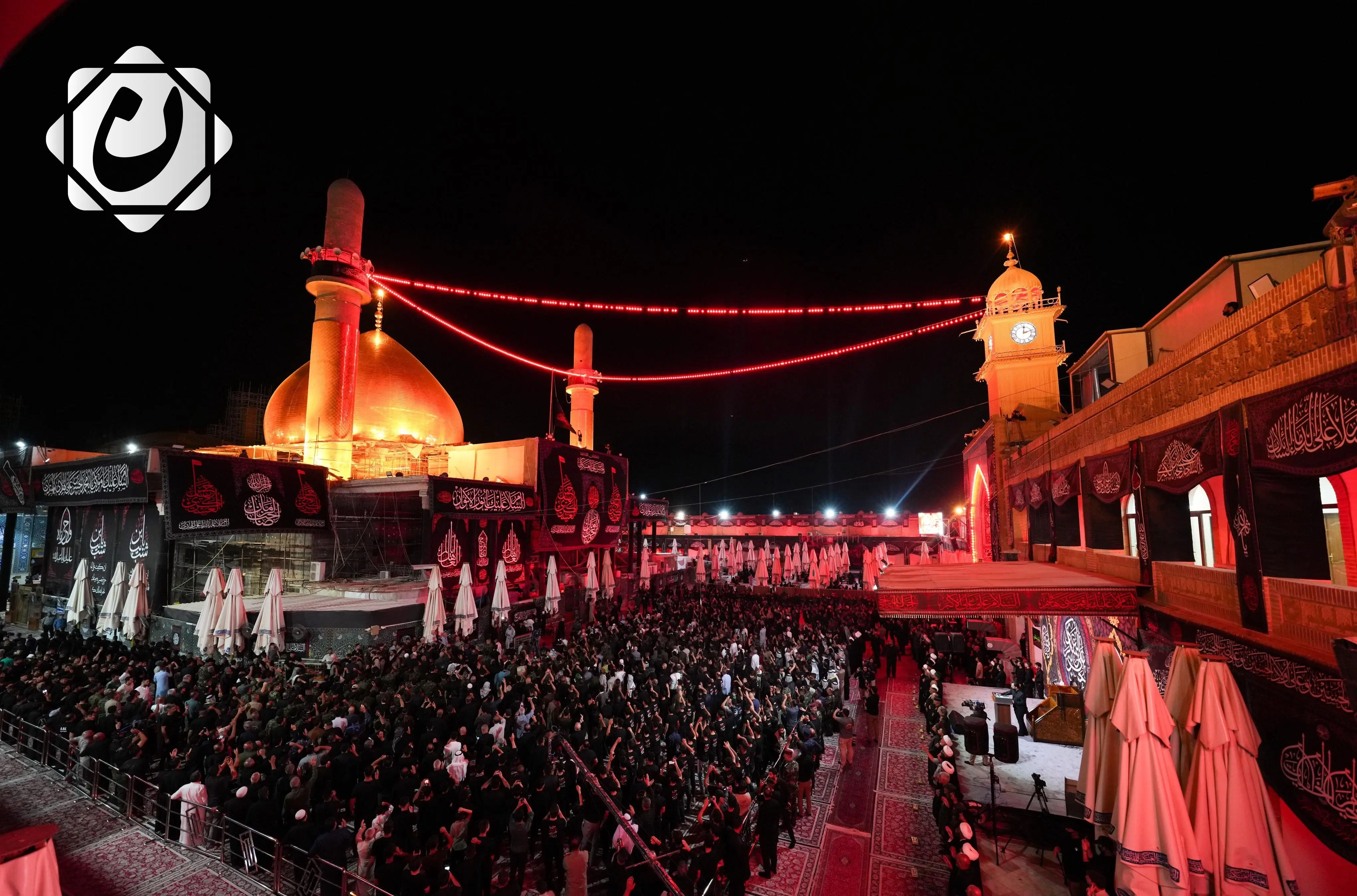 رفع راية الحزن في العتبة العسكرية استعداداً لإحياء ذكرى استشهاد الإمام الحسن العسكري (ع)