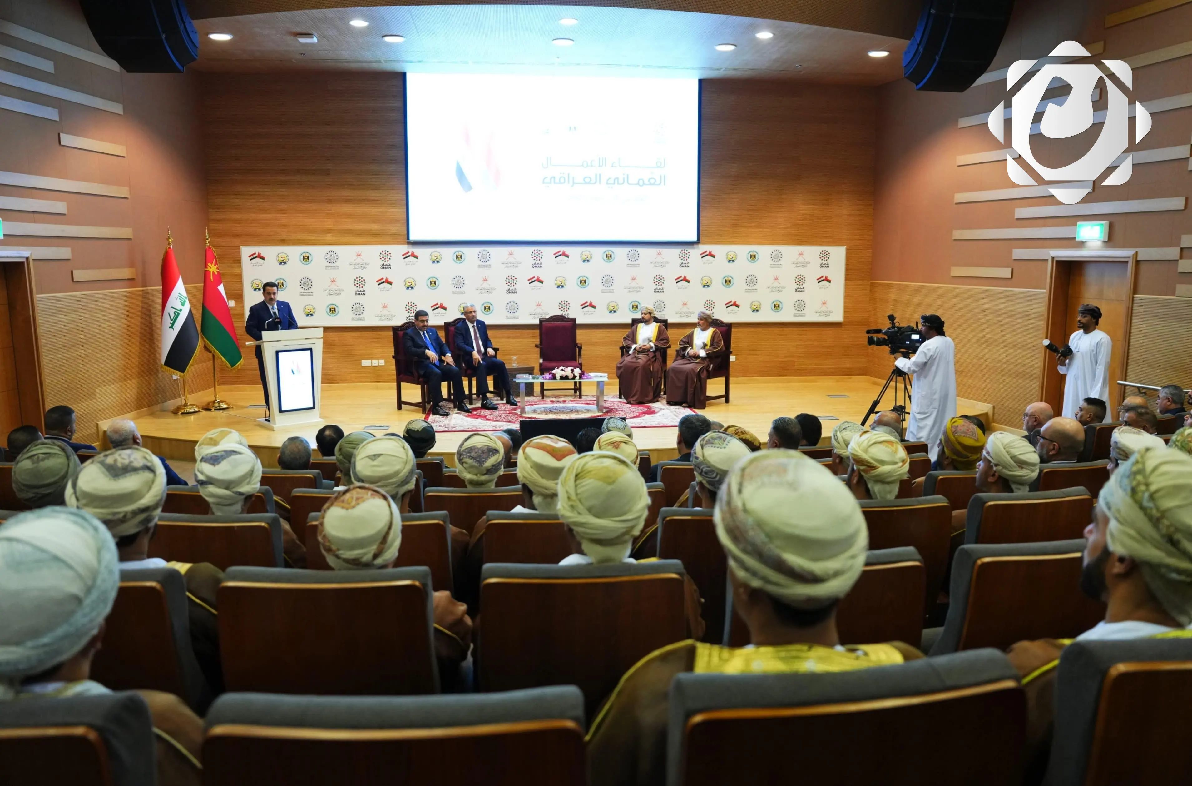 رئيس الوزراء يشارك في ملتقى رجال الأعمال العراقي العُماني بصلالة