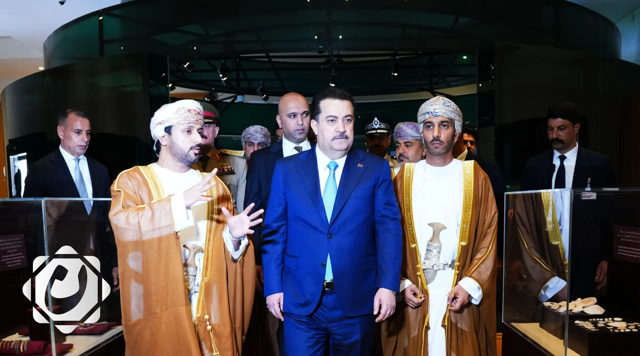 رئيس الوزراء يزور متحف أرض اللبان في صلالة العمانية