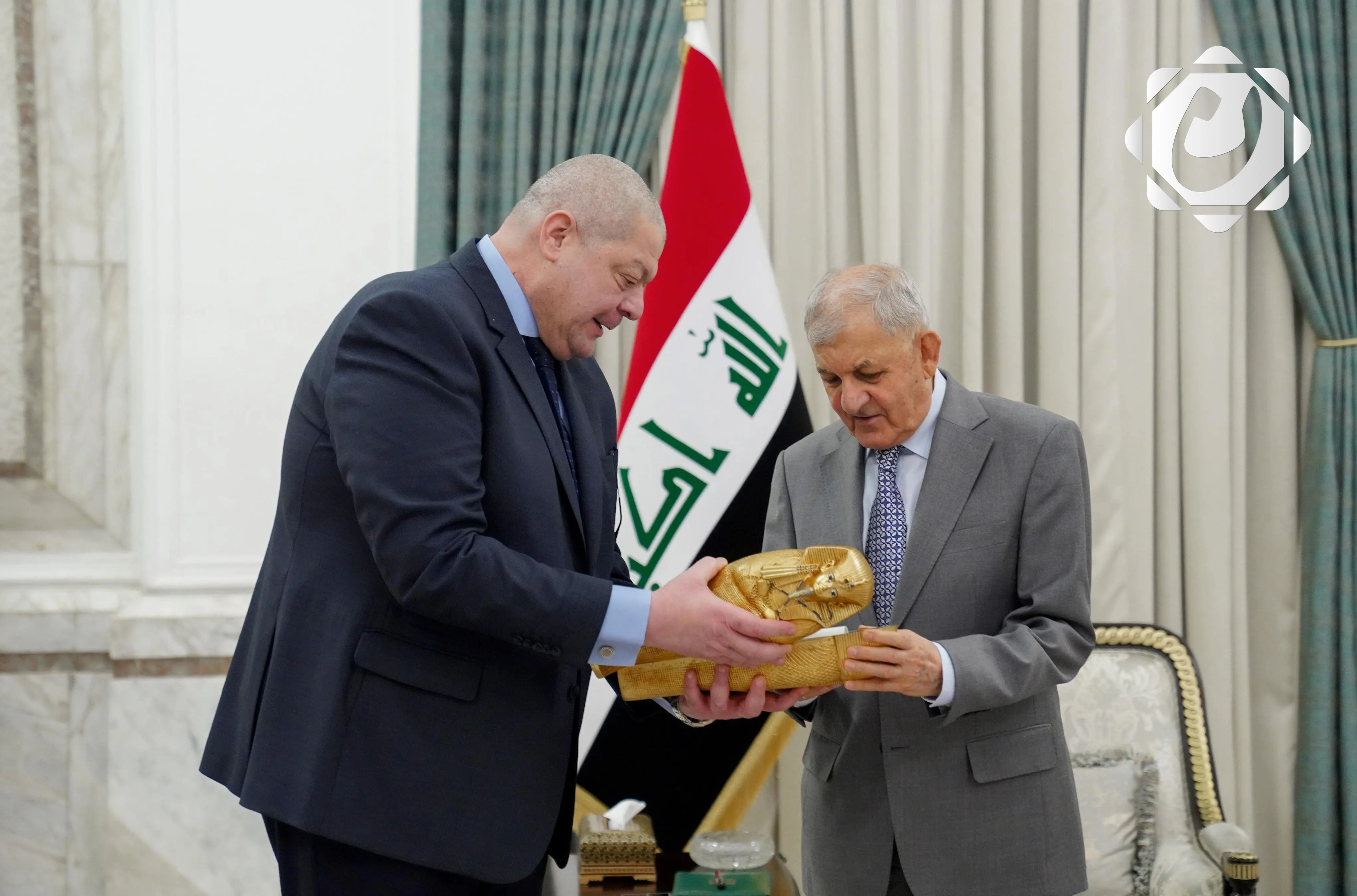 رئيس الجمهورية يتسلم دعوة لحضور افتتاح المتحف المصري الكبير