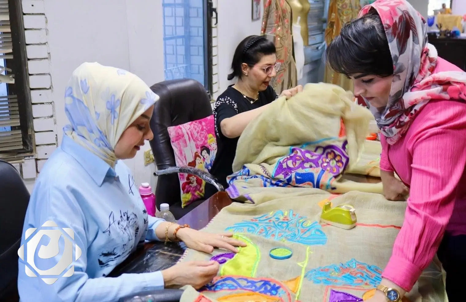 دار الأزياء تُبرز الفساتين الكردية بتصاميم فولكلورية جديدة