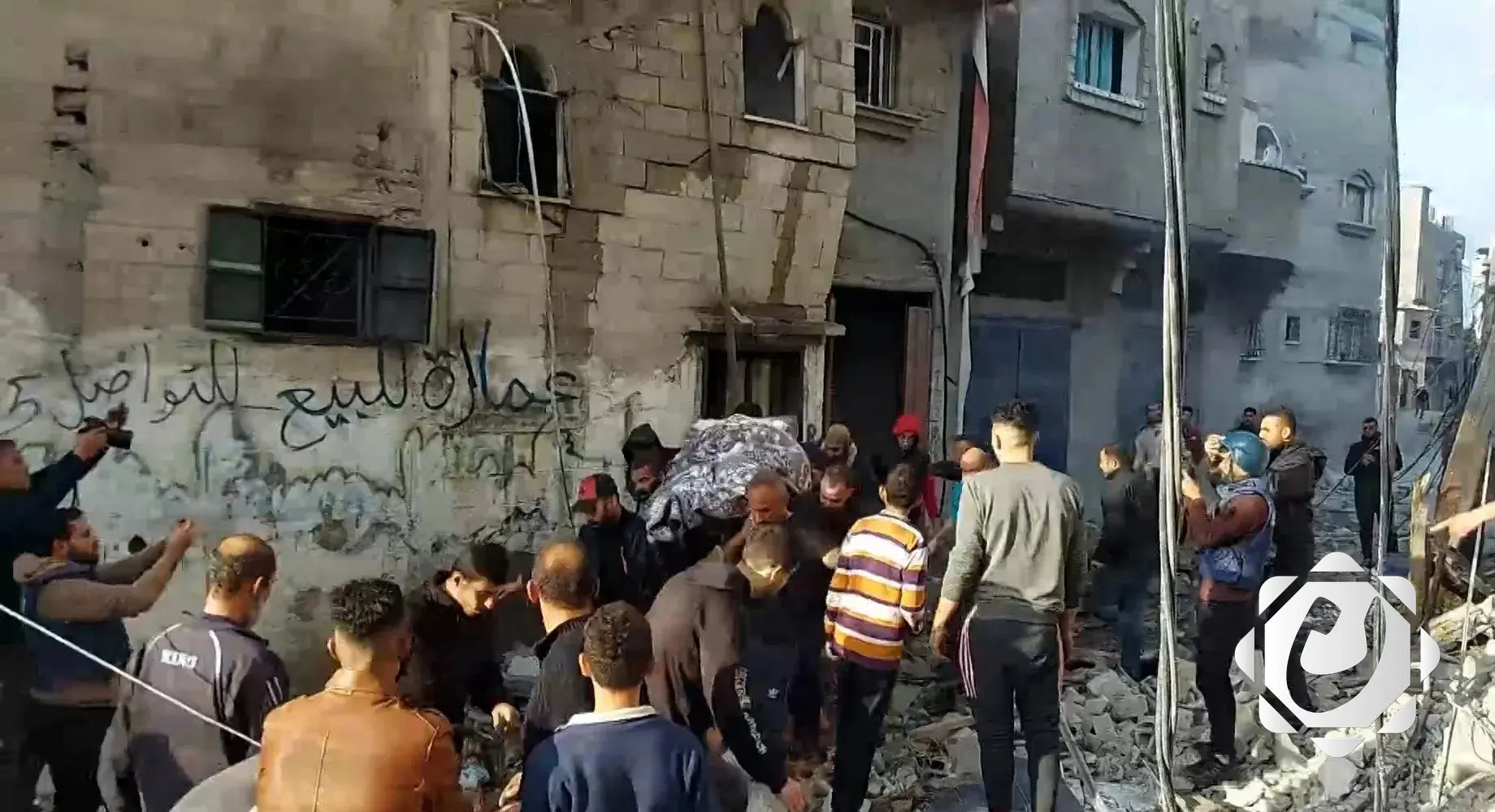 استشهاد 36 فلسطينياً في غارات ونيران القوات الإسرائيلية