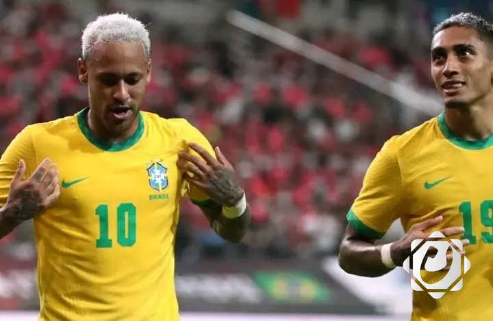 نيمار ينتقد ترتيب رافينيا في سباق الكرة الذهبية