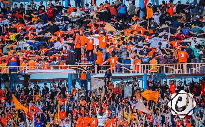 رابطة مشجعي نادي الكرمة تؤكد على أهمية ارتداء الزي البرتقالي خلال رحلات الترحال