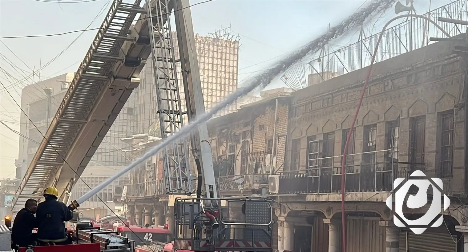 الدفاع المدني يعلن إخماد حريق في بناية تجارية بمنطقة الشورجة ببغداد