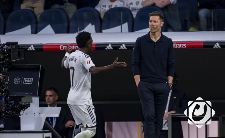 فينيسيوس يقدم اعتذاره لجماهير ريال مدريد بعد أزمته مع ألونسو