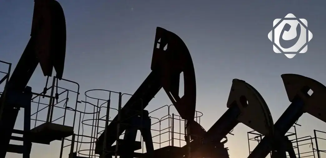 تراجع أسعار النفط للشهر الثالث على التوالي وسط مخاوف من فائض في المعروض