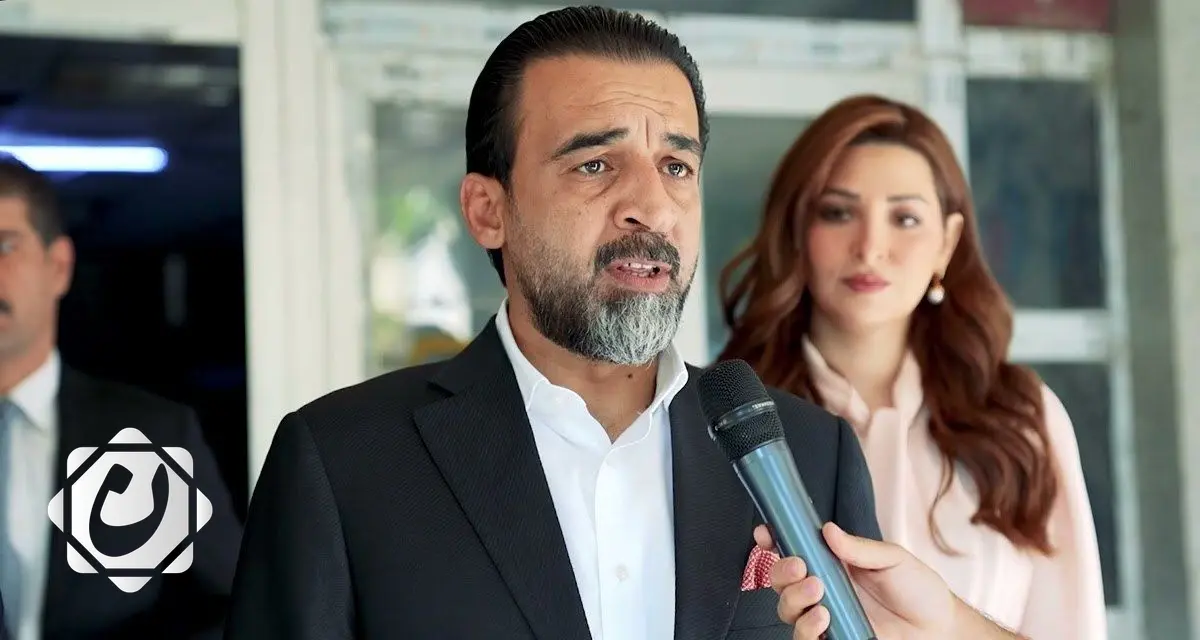 الرئيس الحلبوسي وعقيلته يتسلمان بطاقاتهما الانتخابية المحدّثة ويدعوان للمشاركة في الانتخابات