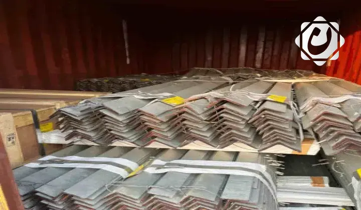 ضبط 7 حاويات مخالفة في ميناء أم قصر الأوسط