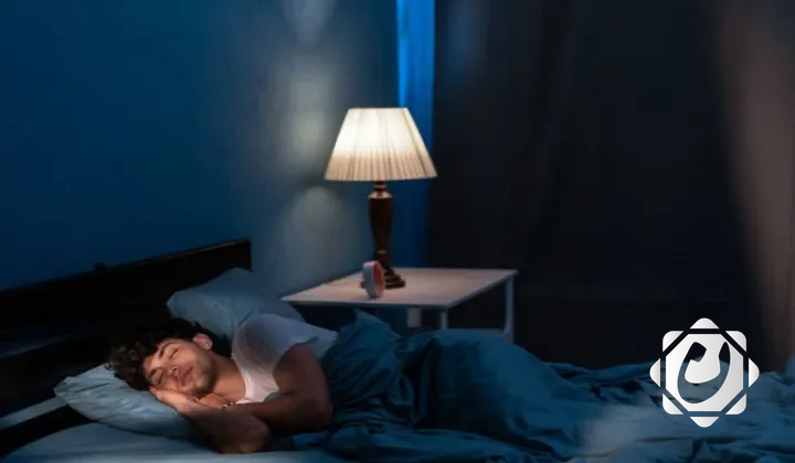 الدراسات توصي بالاستحمام في الإضاءة الخافتة لتحسين جودة النوم