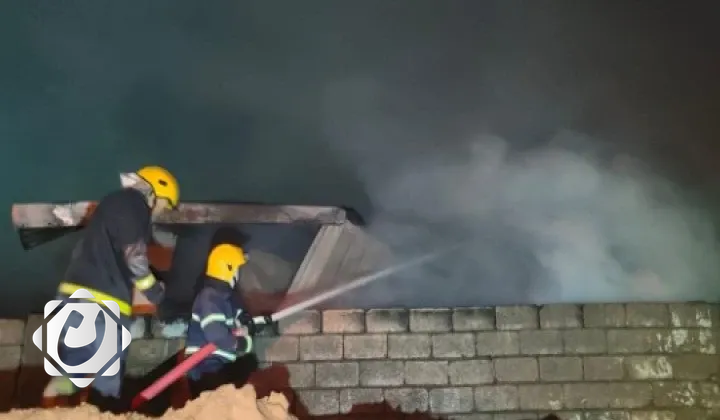 الدفاع المدني يسيطر على حريق في مخزن للأخشاب ببغداد