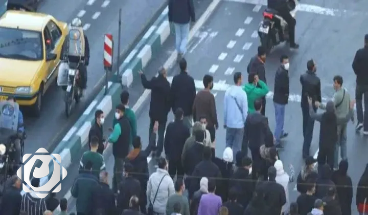 تزايد الاحتجاجات في إيران وتحذيرات من تحولها إلى انتفاضة مسلحة